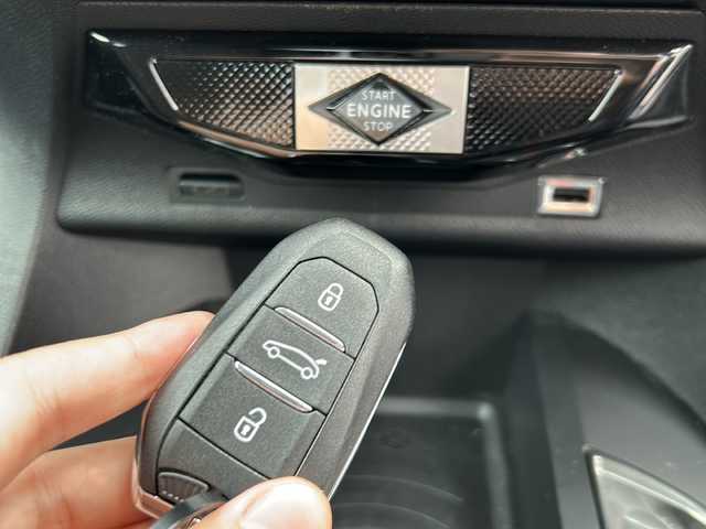 ＤＳオートモビル ＤＳ３ クロスバック ソーシック 岐阜県 2020(令2)年 4.1万km 黒 登録時走行距離４０７４２ｋｍ/純正ディスプレイオーディオ/バックカメラ/ブラインドスポットモニター/レーダークルーズコントロール/レーンキープアシスト/コーナーセンサー前後/ＬＥＤヘッドライト/ハーフレザーシート/プッシュスタート/純正アルミホイール/スマートキー/ETC/フルフラットシート/デイライト/オートライト/置くだけ充電スポット/フロアマット