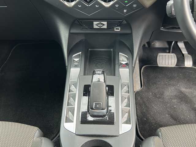 ＤＳオートモビル ＤＳ３ クロスバック ソーシック 岐阜県 2020(令2)年 4.1万km 黒 登録時走行距離４０７４２ｋｍ/純正ディスプレイオーディオ/バックカメラ/ブラインドスポットモニター/レーダークルーズコントロール/レーンキープアシスト/コーナーセンサー前後/ＬＥＤヘッドライト/ハーフレザーシート/プッシュスタート/純正アルミホイール/スマートキー/ETC/フルフラットシート/デイライト/オートライト/置くだけ充電スポット/フロアマット