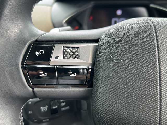 ＤＳオートモビル ＤＳ３ クロスバック ソーシック 岐阜県 2020(令2)年 4.1万km 黒 登録時走行距離４０７４２ｋｍ/純正ディスプレイオーディオ/バックカメラ/ブラインドスポットモニター/レーダークルーズコントロール/レーンキープアシスト/コーナーセンサー前後/ＬＥＤヘッドライト/ハーフレザーシート/プッシュスタート/純正アルミホイール/スマートキー/ETC/フルフラットシート/デイライト/オートライト/置くだけ充電スポット/フロアマット