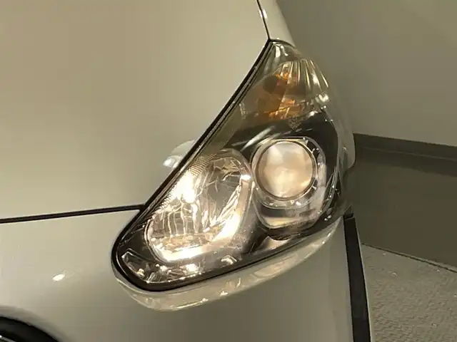 トヨタ シエンタ G 愛知県 2016(平28)年 6.7万km ホワイトパールクリスタルシャイン 純正ナビ/衝突軽減ブレーキ/両側電動スライドドア/ビルトインETC/バックカメラ/ドライブレコーダー/フルセグTV/レーンキープアシスト/オートハイビーム/プッシュスタート/スマートキー/CD/DVD再生/アイドリングストップ/純正フロアマット/社外15インチアルミホイール/電動格納ミラー/ヘッドライトレベライザー