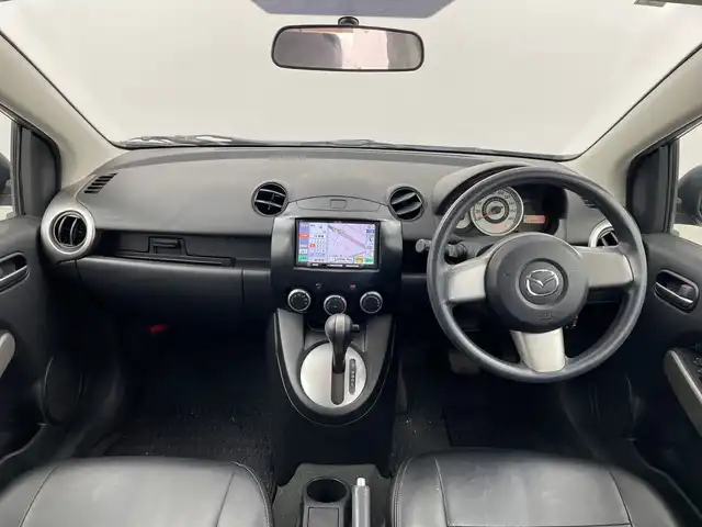 マツダ デミオ 13C－V HIDエディション 群馬県 2011(平23)年 4.2万km ラディアントエボニーマイカ 純正７インチナビ　ワンセグＴＶ　社外１４インチアルミホイール　純正フロアマット　シートカバー　オートエアコン　ＨＩＤヘッドライト　フォグランプ　リモコンキー　電動格納ミラー　ビルトインＥＴＣ　禁煙車