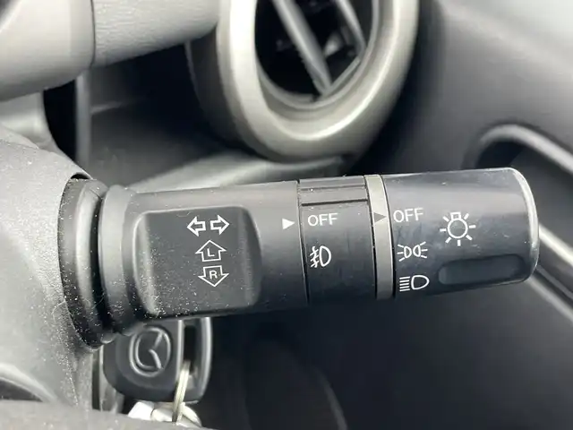 マツダ デミオ 13C－V HIDエディション 群馬県 2011(平23)年 4.2万km ラディアントエボニーマイカ 純正７インチナビ　ワンセグＴＶ　社外１４インチアルミホイール　純正フロアマット　シートカバー　オートエアコン　ＨＩＤヘッドライト　フォグランプ　リモコンキー　電動格納ミラー　ビルトインＥＴＣ　禁煙車