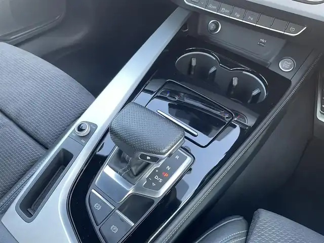 アウディ Ａ５ SB 35TDI Sライン 東京都 2022(令4)年 3.4万km ミトスブラックメタリック 純正ナビ／ＴＶ/３６０°カメラ　/衝突軽減　/ＡＣＣ　/ＢＳＭ　/レーンキープ　/ハーフレザー　/シートヒーター　/ワイヤレス充電　/ＥＴＣ　/ＬＥＤヘッドライト　/パワートランク /スマートキー２本