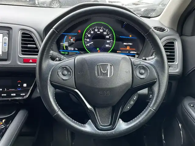 ホンダ ヴェゼル ハイブリッド Z 群馬県 2014(平26)年 7.6万km ホワイトオーキッドパール 純正SDナビ/　　ワンセグ/Bluetooth/    CD/DVD/ipod/SD/AUX/シティブレーキアクティブシステム/クルーズコントロール/バックモニター/ルーフレール/ハーフレザーシート/前席シートヒーター/オートLEDヘッドライト/フォグランプ/本革巻きステアリング/電動パーキングブレーキ/オートブレーキホールド/純正フロアマット/スマートキー2本/前方ドライブレコーダー/ETC