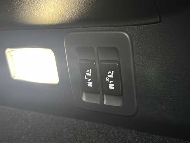 レクサス ＮＸ 300h Fスポーツ 静岡県 2018(平30)年 6.9万km グラファイトブラックガラスフレーク 純正ナビ/・AM/FM/・CD/DVD/・サウンドライブラリ/・SD/・USB/・Bluetooth/・Miracast/・AUX/・フルセグTV/主要装備/・サンルーフ/・ルーフレール/・全方位カメラ/・ブラインドスポットモニター/・３眼ＬＥＤヘッドライト/・ワイヤレス充電/・純正１８インチアルミ/・レーダー探知機/・レーダークルーズコントロール/・ドライブレコーダー/・ヘッドアップディスプレイ/・プリクラッシュセーフティ/・運転席+助手席シートヒーター/・運転席+助手席ベンチレーション/・パワーバックドア/・オートハイビーム/・ステアリングヒーター