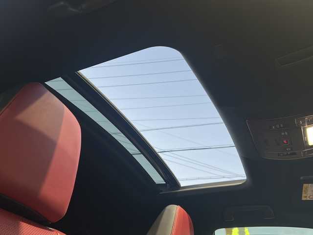 レクサス ＮＸ 300h Fスポーツ 静岡県 2018(平30)年 6.9万km グラファイトブラックガラスフレーク 純正ナビ/・AM/FM/・CD/DVD/・サウンドライブラリ/・SD/・USB/・Bluetooth/・Miracast/・AUX/・フルセグTV/主要装備/・サンルーフ/・ルーフレール/・全方位カメラ/・ブラインドスポットモニター/・３眼ＬＥＤヘッドライト/・ワイヤレス充電/・純正１８インチアルミ/・レーダー探知機/・レーダークルーズコントロール/・ドライブレコーダー/・ヘッドアップディスプレイ/・プリクラッシュセーフティ/・運転席+助手席シートヒーター/・運転席+助手席ベンチレーション/・パワーバックドア/・オートハイビーム/・ステアリングヒーター