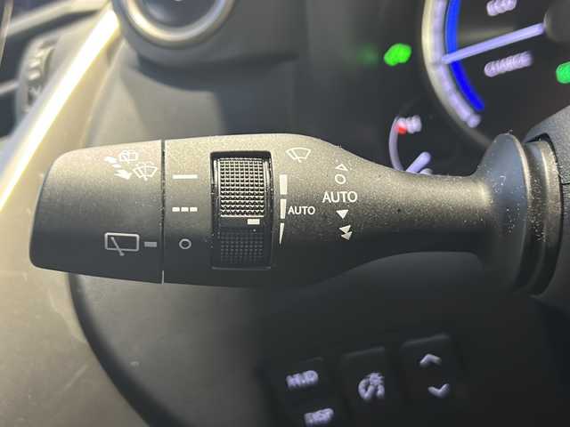 レクサス ＮＸ 300h Fスポーツ 静岡県 2018(平30)年 6.9万km グラファイトブラックガラスフレーク 純正ナビ/・AM/FM/・CD/DVD/・サウンドライブラリ/・SD/・USB/・Bluetooth/・Miracast/・AUX/・フルセグTV/主要装備/・サンルーフ/・ルーフレール/・全方位カメラ/・ブラインドスポットモニター/・３眼ＬＥＤヘッドライト/・ワイヤレス充電/・純正１８インチアルミ/・レーダー探知機/・レーダークルーズコントロール/・ドライブレコーダー/・ヘッドアップディスプレイ/・プリクラッシュセーフティ/・運転席+助手席シートヒーター/・運転席+助手席ベンチレーション/・パワーバックドア/・オートハイビーム/・ステアリングヒーター