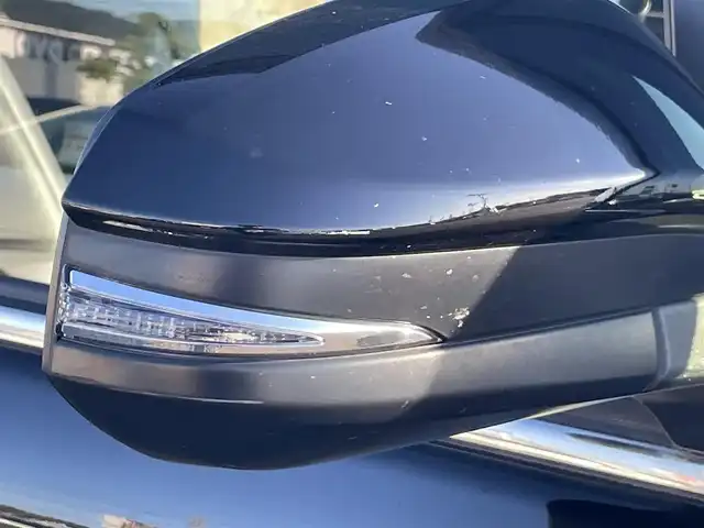 トヨタ エスクァイア Gi プレミアムパッケージ 岡山県 2019(令1)年 7.8万km ブラック 登録時走行距離 77825km/純正10インチナビ(NSZN-Z68T)/　(CD/DVD/フルセグTV/Bluetooth)/純正12.1インチフリップダウンモニター（V12T-R68C）/バックカメラ/衝突被害軽減システム/車線逸脱警報（レーンキープアシスト）/コーナーセンサー/ビルトインETC/両側パワースライドドア/ブラウンハーフレザーシート/シートヒーター（D・N席）/ステアリングヒーター/革巻きステアリング/ステアリングスイッチ/純正LEDヘッドライト/フォグライト/オートライト/オートマチックハイビーム/プッシュスタート/スマートキー/自動防眩式ルームミラー/MTモード付きAT/アイドリングストップ/純正アルミホイール 15インチ/ロールサンシェード/電動格納ミラー/オートリトラミラー/純正フロアマット車載/横滑防止装置/盗難防止装置/取扱説明書/新車時整備手帳（保証書）