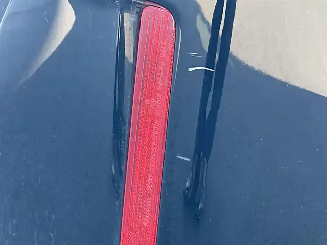 トヨタ エスクァイア Gi プレミアムパッケージ 岡山県 2019(令1)年 7.8万km ブラック 登録時走行距離 77825km/純正10インチナビ(NSZN-Z68T)/　(CD/DVD/フルセグTV/Bluetooth)/純正12.1インチフリップダウンモニター（V12T-R68C）/バックカメラ/衝突被害軽減システム/車線逸脱警報（レーンキープアシスト）/コーナーセンサー/ビルトインETC/両側パワースライドドア/ブラウンハーフレザーシート/シートヒーター（D・N席）/ステアリングヒーター/革巻きステアリング/ステアリングスイッチ/純正LEDヘッドライト/フォグライト/オートライト/オートマチックハイビーム/プッシュスタート/スマートキー/自動防眩式ルームミラー/MTモード付きAT/アイドリングストップ/純正アルミホイール 15インチ/ロールサンシェード/電動格納ミラー/オートリトラミラー/純正フロアマット車載/横滑防止装置/盗難防止装置/取扱説明書/新車時整備手帳（保証書）