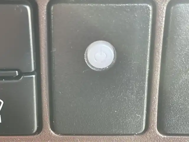 トヨタ エスクァイア Gi プレミアムパッケージ 岡山県 2019(令1)年 7.8万km ブラック 登録時走行距離 77825km/純正10インチナビ(NSZN-Z68T)/　(CD/DVD/フルセグTV/Bluetooth)/純正12.1インチフリップダウンモニター（V12T-R68C）/バックカメラ/衝突被害軽減システム/車線逸脱警報（レーンキープアシスト）/コーナーセンサー/ビルトインETC/両側パワースライドドア/ブラウンハーフレザーシート/シートヒーター（D・N席）/ステアリングヒーター/革巻きステアリング/ステアリングスイッチ/純正LEDヘッドライト/フォグライト/オートライト/オートマチックハイビーム/プッシュスタート/スマートキー/自動防眩式ルームミラー/MTモード付きAT/アイドリングストップ/純正アルミホイール 15インチ/ロールサンシェード/電動格納ミラー/オートリトラミラー/純正フロアマット車載/横滑防止装置/盗難防止装置/取扱説明書/新車時整備手帳（保証書）