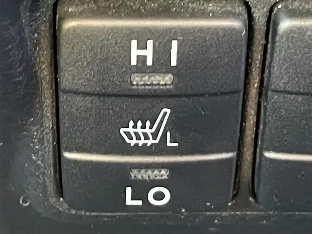 トヨタ エスクァイア Gi プレミアムパッケージ 岡山県 2019(令1)年 7.8万km ブラック 登録時走行距離 77825km/純正10インチナビ(NSZN-Z68T)/　(CD/DVD/フルセグTV/Bluetooth)/純正12.1インチフリップダウンモニター（V12T-R68C）/バックカメラ/衝突被害軽減システム/車線逸脱警報（レーンキープアシスト）/コーナーセンサー/ビルトインETC/両側パワースライドドア/ブラウンハーフレザーシート/シートヒーター（D・N席）/ステアリングヒーター/革巻きステアリング/ステアリングスイッチ/純正LEDヘッドライト/フォグライト/オートライト/オートマチックハイビーム/プッシュスタート/スマートキー/自動防眩式ルームミラー/MTモード付きAT/アイドリングストップ/純正アルミホイール 15インチ/ロールサンシェード/電動格納ミラー/オートリトラミラー/純正フロアマット車載/横滑防止装置/盗難防止装置/取扱説明書/新車時整備手帳（保証書）