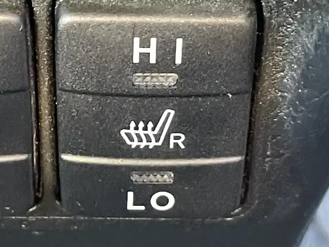 トヨタ エスクァイア Gi プレミアムパッケージ 岡山県 2019(令1)年 7.8万km ブラック 登録時走行距離 77825km/純正10インチナビ(NSZN-Z68T)/　(CD/DVD/フルセグTV/Bluetooth)/純正12.1インチフリップダウンモニター（V12T-R68C）/バックカメラ/衝突被害軽減システム/車線逸脱警報（レーンキープアシスト）/コーナーセンサー/ビルトインETC/両側パワースライドドア/ブラウンハーフレザーシート/シートヒーター（D・N席）/ステアリングヒーター/革巻きステアリング/ステアリングスイッチ/純正LEDヘッドライト/フォグライト/オートライト/オートマチックハイビーム/プッシュスタート/スマートキー/自動防眩式ルームミラー/MTモード付きAT/アイドリングストップ/純正アルミホイール 15インチ/ロールサンシェード/電動格納ミラー/オートリトラミラー/純正フロアマット車載/横滑防止装置/盗難防止装置/取扱説明書/新車時整備手帳（保証書）