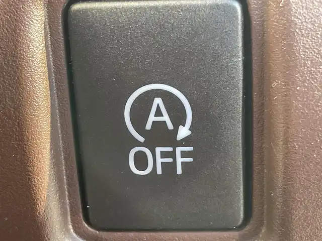 トヨタ エスクァイア Gi プレミアムパッケージ 岡山県 2019(令1)年 7.8万km ブラック 登録時走行距離 77825km/純正10インチナビ(NSZN-Z68T)/　(CD/DVD/フルセグTV/Bluetooth)/純正12.1インチフリップダウンモニター（V12T-R68C）/バックカメラ/衝突被害軽減システム/車線逸脱警報（レーンキープアシスト）/コーナーセンサー/ビルトインETC/両側パワースライドドア/ブラウンハーフレザーシート/シートヒーター（D・N席）/ステアリングヒーター/革巻きステアリング/ステアリングスイッチ/純正LEDヘッドライト/フォグライト/オートライト/オートマチックハイビーム/プッシュスタート/スマートキー/自動防眩式ルームミラー/MTモード付きAT/アイドリングストップ/純正アルミホイール 15インチ/ロールサンシェード/電動格納ミラー/オートリトラミラー/純正フロアマット車載/横滑防止装置/盗難防止装置/取扱説明書/新車時整備手帳（保証書）