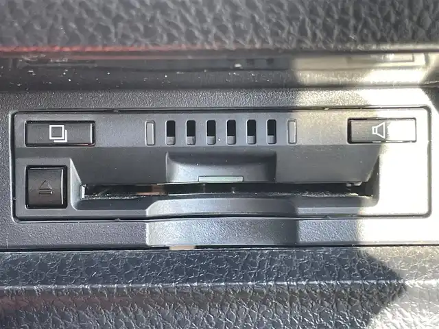 トヨタ エスクァイア Gi プレミアムパッケージ 岡山県 2019(令1)年 7.8万km ブラック 登録時走行距離 77825km/純正10インチナビ(NSZN-Z68T)/　(CD/DVD/フルセグTV/Bluetooth)/純正12.1インチフリップダウンモニター（V12T-R68C）/バックカメラ/衝突被害軽減システム/車線逸脱警報（レーンキープアシスト）/コーナーセンサー/ビルトインETC/両側パワースライドドア/ブラウンハーフレザーシート/シートヒーター（D・N席）/ステアリングヒーター/革巻きステアリング/ステアリングスイッチ/純正LEDヘッドライト/フォグライト/オートライト/オートマチックハイビーム/プッシュスタート/スマートキー/自動防眩式ルームミラー/MTモード付きAT/アイドリングストップ/純正アルミホイール 15インチ/ロールサンシェード/電動格納ミラー/オートリトラミラー/純正フロアマット車載/横滑防止装置/盗難防止装置/取扱説明書/新車時整備手帳（保証書）