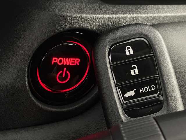 ホンダ ヴェゼル ハイブリッド e:HEV Z 新潟県 2025(令7)年 0.1千km クリスタルブラックパール ホンダセンシング/純正ナビ/　Bluetooth/フルセグTV/AndroidAuto/AppleCarPlay/バックカメラ/パワーバックドア/レーダークルーズコントロール/LEDオートライト/ハーフレザーシート/シートヒーター/純正18インチアルミホイール/パドルシフト/ブラインドスポットモニター/シーケンシャルウィンカー/ワイヤレス充電器/ステアリングヒーター