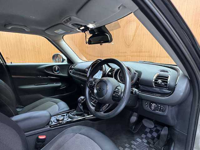 ＭＩＮＩ ミニ クラブマン クーパーD 千葉県 2019(令1)年 4.1万km エメラルドグレー ＡＣＣ　/純正ナビ　/バックカメラ　/リアＰＤＣ　/ＯＰ１７インチＡＷ　/コンフォートアクセス　/ドライビングモード　/シートヒーター　/ＭＩＮＩエキサイトメントＰＫＧ　/インテリジェントセーフティ　/ＬＥＤヘッドライト
