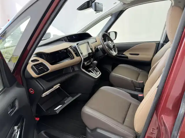 日産 セレナ ハイウェイスター G 愛知県 2017(平29)年 4.9万km マルーンレッド 純正SDナビ（SD確認できず）/全方位カメラ/プロパイロット/両側パワースライドドア/デジタルインナーミラー/純正フリップダウン/ETC/フロアマット/オートライト/スマートキー/純正LEDライト/ハーフレザー/電子パーキング/オートホールド/電動格納ミラー/ロールサンシェード/後席USB差し口/純正16インチAW