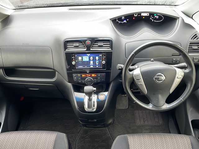 日産 セレナ ハイウェイスター Vセレ+SaftyⅡ 青森県 2015(平27)年 9.9万km ダイヤモンドブラック ・4WD/・純正SDナビ/・DVD/BT/フルセグTV/・両側パワースライドドア/・衝突被害軽減ブレーキ/・クルーズコントロール/・レーンキープアシスト/・横滑り防止装置/・前後コーナーセンサー/・アラウンドビューモニター/・オートライト/・LEDヘッドライト/・LEDフォグランプ/・純正AW15インチ/・ETC/・アイドリングストップ/・スマートキー