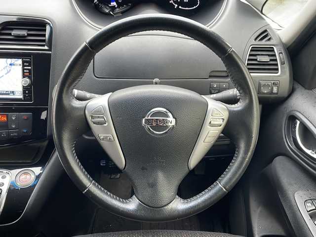 日産 セレナ ハイウェイスター Vセレ+SaftyⅡ 青森県 2015(平27)年 9.9万km ダイヤモンドブラック ・4WD/・純正SDナビ/・DVD/BT/フルセグTV/・両側パワースライドドア/・衝突被害軽減ブレーキ/・クルーズコントロール/・レーンキープアシスト/・横滑り防止装置/・前後コーナーセンサー/・アラウンドビューモニター/・オートライト/・LEDヘッドライト/・LEDフォグランプ/・純正AW15インチ/・ETC/・アイドリングストップ/・スマートキー