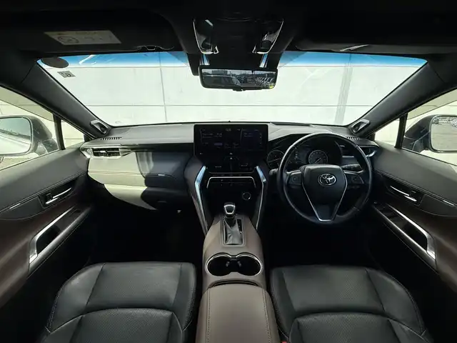 トヨタ ハリアー Z レザーパッケージ 千葉県 2021(令3)年 3万km ホワイトパールクリスタルシャイン 純正12.3インチナビ/JBLプレミアムサウンドシステム/フルセグTV/USB/Bluetooth/AppleCarPlay/AndroidAuto/ビルトインETC/バックカメラ/デジタルインナーミラー/ヘッドアップディスプレイ/ステアリングスイッチ/ステアリングヒーター/純正LEDヘッドライト/オートライト/オートハイビーム/フォグランプ/オートミラー/ウインカーミラー/ブラインドスポットモニター/D+N席パワーシート/D席メモリーシート/D+N席シートベンチレーション/純正アルミホイール/純正フロアマット