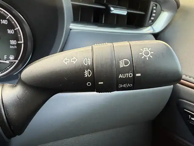 トヨタ ハリアー Z レザーパッケージ 千葉県 2021(令3)年 3万km ホワイトパールクリスタルシャイン 純正12.3インチナビ/JBLプレミアムサウンドシステム/フルセグTV/USB/Bluetooth/AppleCarPlay/AndroidAuto/ビルトインETC/バックカメラ/デジタルインナーミラー/ヘッドアップディスプレイ/ステアリングスイッチ/ステアリングヒーター/純正LEDヘッドライト/オートライト/オートハイビーム/フォグランプ/オートミラー/ウインカーミラー/ブラインドスポットモニター/D+N席パワーシート/D席メモリーシート/D+N席シートベンチレーション/純正アルミホイール/純正フロアマット