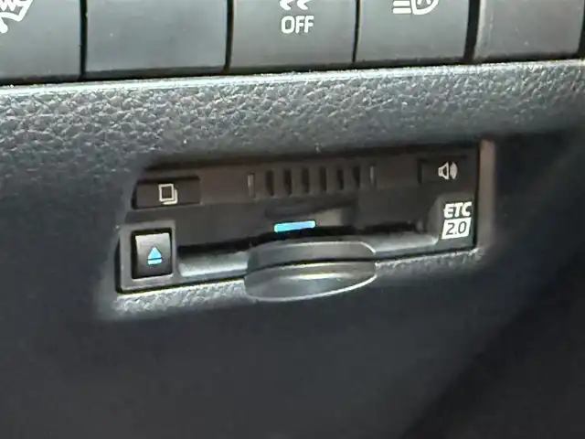 トヨタ ハリアー Z レザーパッケージ 千葉県 2021(令3)年 3万km ホワイトパールクリスタルシャイン 純正12.3インチナビ/JBLプレミアムサウンドシステム/フルセグTV/USB/Bluetooth/AppleCarPlay/AndroidAuto/ビルトインETC/バックカメラ/デジタルインナーミラー/ヘッドアップディスプレイ/ステアリングスイッチ/ステアリングヒーター/純正LEDヘッドライト/オートライト/オートハイビーム/フォグランプ/オートミラー/ウインカーミラー/ブラインドスポットモニター/D+N席パワーシート/D席メモリーシート/D+N席シートベンチレーション/純正アルミホイール/純正フロアマット