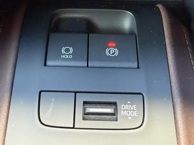 トヨタ ハリアー Z レザーパッケージ 千葉県 2021(令3)年 3万km ホワイトパールクリスタルシャイン 純正12.3インチナビ/JBLプレミアムサウンドシステム/フルセグTV/USB/Bluetooth/AppleCarPlay/AndroidAuto/ビルトインETC/バックカメラ/デジタルインナーミラー/ヘッドアップディスプレイ/ステアリングスイッチ/ステアリングヒーター/純正LEDヘッドライト/オートライト/オートハイビーム/フォグランプ/オートミラー/ウインカーミラー/ブラインドスポットモニター/D+N席パワーシート/D席メモリーシート/D+N席シートベンチレーション/純正アルミホイール/純正フロアマット