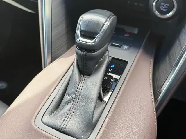 トヨタ ハリアー Z レザーパッケージ 千葉県 2021(令3)年 3万km ホワイトパールクリスタルシャイン 純正12.3インチナビ/JBLプレミアムサウンドシステム/フルセグTV/USB/Bluetooth/AppleCarPlay/AndroidAuto/ビルトインETC/バックカメラ/デジタルインナーミラー/ヘッドアップディスプレイ/ステアリングスイッチ/ステアリングヒーター/純正LEDヘッドライト/オートライト/オートハイビーム/フォグランプ/オートミラー/ウインカーミラー/ブラインドスポットモニター/D+N席パワーシート/D席メモリーシート/D+N席シートベンチレーション/純正アルミホイール/純正フロアマット