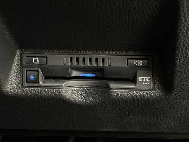 トヨタ ヤリスクロス ハイブリッド Z アドベンチャー 茨城県 2023(令5)年 0.7万km プラチナホワイトパールマイカ 純正８型ディスプレイオーディオナビ　パノラミックビューモニター　衝突軽減ブレーキ　ブラインドスポットモニター　シートヒーター　ビルトインＥＴＣ　追従クルコン　ステアリングヒーター　スマートキ―　禁煙車