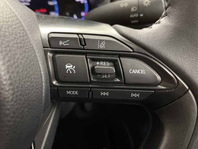 トヨタ ヤリスクロス ハイブリッド Z アドベンチャー 茨城県 2023(令5)年 0.7万km プラチナホワイトパールマイカ 純正８型ディスプレイオーディオナビ　パノラミックビューモニター　衝突軽減ブレーキ　ブラインドスポットモニター　シートヒーター　ビルトインＥＴＣ　追従クルコン　ステアリングヒーター　スマートキ―　禁煙車