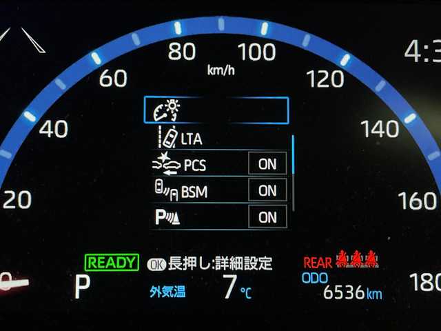 トヨタ ヤリスクロス ハイブリッド Z アドベンチャー 茨城県 2023(令5)年 0.7万km プラチナホワイトパールマイカ 純正８型ディスプレイオーディオナビ　パノラミックビューモニター　衝突軽減ブレーキ　ブラインドスポットモニター　シートヒーター　ビルトインＥＴＣ　追従クルコン　ステアリングヒーター　スマートキ―　禁煙車