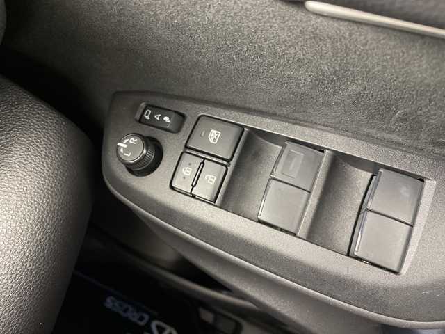 トヨタ ヤリスクロス ハイブリッド Z アドベンチャー 茨城県 2023(令5)年 0.7万km プラチナホワイトパールマイカ 純正８型ディスプレイオーディオナビ　パノラミックビューモニター　衝突軽減ブレーキ　ブラインドスポットモニター　シートヒーター　ビルトインＥＴＣ　追従クルコン　ステアリングヒーター　スマートキ―　禁煙車