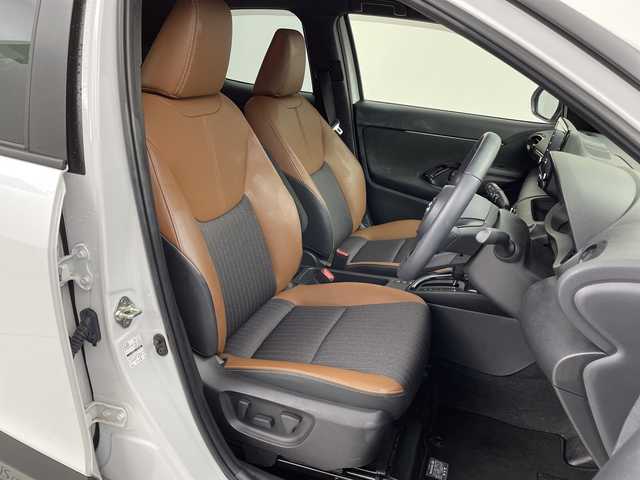 トヨタ ヤリスクロス ハイブリッド Z アドベンチャー 茨城県 2023(令5)年 0.7万km プラチナホワイトパールマイカ 純正８型ディスプレイオーディオナビ　パノラミックビューモニター　衝突軽減ブレーキ　ブラインドスポットモニター　シートヒーター　ビルトインＥＴＣ　追従クルコン　ステアリングヒーター　スマートキ―　禁煙車