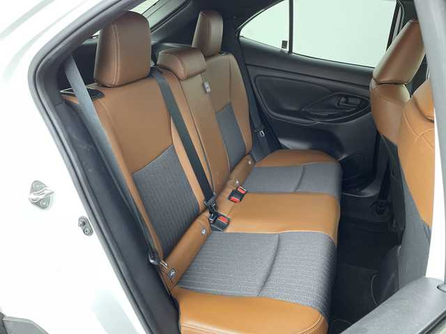 トヨタ ヤリスクロス ハイブリッド Z アドベンチャー 茨城県 2023(令5)年 0.7万km プラチナホワイトパールマイカ 純正８型ディスプレイオーディオナビ　パノラミックビューモニター　衝突軽減ブレーキ　ブラインドスポットモニター　シートヒーター　ビルトインＥＴＣ　追従クルコン　ステアリングヒーター　スマートキ―　禁煙車