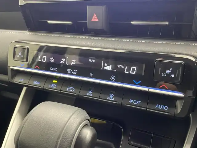 トヨタ ノア ハイブリッド S－Z 愛知県 2023(令5)年 6.7万km ホワイトパールクリスタルシャイン 純正１０．５型ナビ　純正１４型後席モニター　禁煙　バックカメラ　ＤＶＤ　フルセグ　セーフティセンス　ＡＣ１００Ｖ　ＨＤＭＩ　前後ドラレコ　ＥＴＣ２．０　シートヒーター　追従クルコン　衝突軽減　車線逸脱　両側パワースライドドア　純正フロアマット　LEDオートハイビーム　ハーフレザー