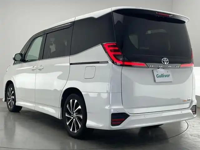 トヨタ ノア ハイブリッド S－Z 愛知県 2023(令5)年 6.7万km ホワイトパールクリスタルシャイン 純正１０．５型ナビ　純正１４型後席モニター　禁煙　バックカメラ　ＤＶＤ　フルセグ　セーフティセンス　ＡＣ１００Ｖ　ＨＤＭＩ　前後ドラレコ　ＥＴＣ２．０　シートヒーター　追従クルコン　衝突軽減　車線逸脱　両側パワースライドドア　純正フロアマット　LEDオートハイビーム　ハーフレザー