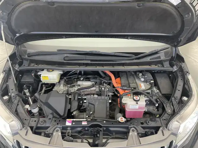 トヨタ ノア ハイブリッド S－Z 愛知県 2023(令5)年 6.7万km ホワイトパールクリスタルシャイン 純正１０．５型ナビ　純正１４型後席モニター　禁煙　バックカメラ　ＤＶＤ　フルセグ　セーフティセンス　ＡＣ１００Ｖ　ＨＤＭＩ　前後ドラレコ　ＥＴＣ２．０　シートヒーター　追従クルコン　衝突軽減　車線逸脱　両側パワースライドドア　純正フロアマット　LEDオートハイビーム　ハーフレザー
