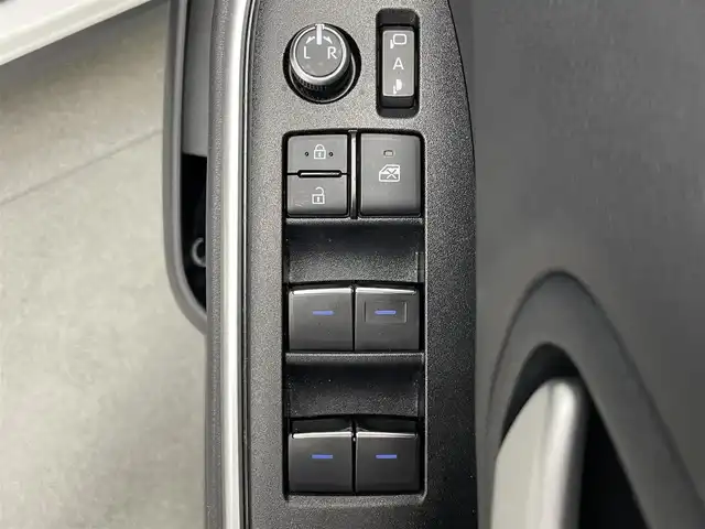 トヨタ ノア ハイブリッド S－Z 愛知県 2023(令5)年 6.7万km ホワイトパールクリスタルシャイン 純正１０．５型ナビ　純正１４型後席モニター　禁煙　バックカメラ　ＤＶＤ　フルセグ　セーフティセンス　ＡＣ１００Ｖ　ＨＤＭＩ　前後ドラレコ　ＥＴＣ２．０　シートヒーター　追従クルコン　衝突軽減　車線逸脱　両側パワースライドドア　純正フロアマット　LEDオートハイビーム　ハーフレザー
