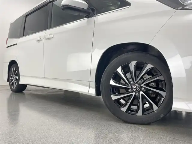 トヨタ ノア ハイブリッド S－Z 愛知県 2023(令5)年 6.7万km ホワイトパールクリスタルシャイン 純正１０．５型ナビ　純正１４型後席モニター　禁煙　バックカメラ　ＤＶＤ　フルセグ　セーフティセンス　ＡＣ１００Ｖ　ＨＤＭＩ　前後ドラレコ　ＥＴＣ２．０　シートヒーター　追従クルコン　衝突軽減　車線逸脱　両側パワースライドドア　純正フロアマット　LEDオートハイビーム　ハーフレザー