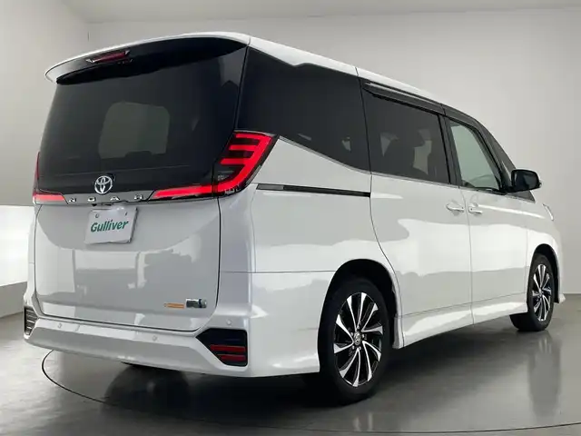 トヨタ ノア ハイブリッド S－Z 愛知県 2023(令5)年 6.7万km ホワイトパールクリスタルシャイン 純正１０．５型ナビ　純正１４型後席モニター　禁煙　バックカメラ　ＤＶＤ　フルセグ　セーフティセンス　ＡＣ１００Ｖ　ＨＤＭＩ　前後ドラレコ　ＥＴＣ２．０　シートヒーター　追従クルコン　衝突軽減　車線逸脱　両側パワースライドドア　純正フロアマット　LEDオートハイビーム　ハーフレザー