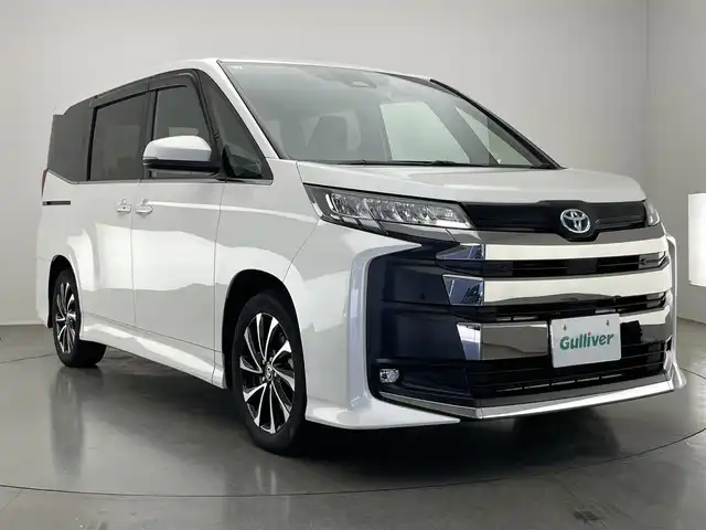 トヨタ ノア ハイブリッド S－Z 愛知県 2023(令5)年 6.7万km ホワイトパールクリスタルシャイン 純正１０．５型ナビ　純正１４型後席モニター　禁煙　バックカメラ　ＤＶＤ　フルセグ　セーフティセンス　ＡＣ１００Ｖ　ＨＤＭＩ　前後ドラレコ　ＥＴＣ２．０　シートヒーター　追従クルコン　衝突軽減　車線逸脱　両側パワースライドドア　純正フロアマット　LEDオートハイビーム　ハーフレザー