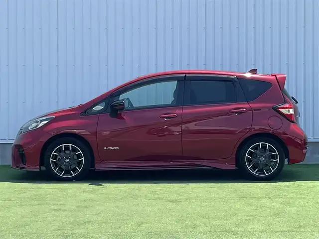 日産 ノート e－パワー ニスモ 香川県 2018(平30)年 4.3万km ガーネットレッド 登録時走行距離：42791km/ディーラー純正ナビ/　CD DVD BT フルセグTV/バックカメラ/エマージェンシーブレーキ/レーンキープアシスト/ETC/ドライブレコーダー/アイドリングストップ/横滑り防止装置/プッシュスタート/スマートキー/スペアキー