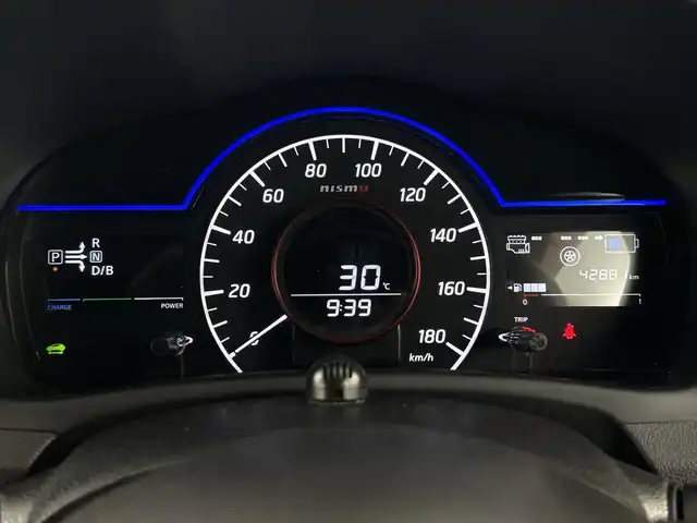 日産 ノート e－パワー ニスモ 愛知県 2018(平30)年 4.3万km ガーネットレッド 純正7インチナビ/（CD/DVD/Bluetooth/フルセグTV）/バックカメラ/エマージェンシーブレーキ/レーンキープアシスト/ETC/ドライブレコーダー/アイドリングストップ/横滑り防止装置/プッシュスタート/スマートキー/スペアキー/純正アルミホイール/純正フロアマット
