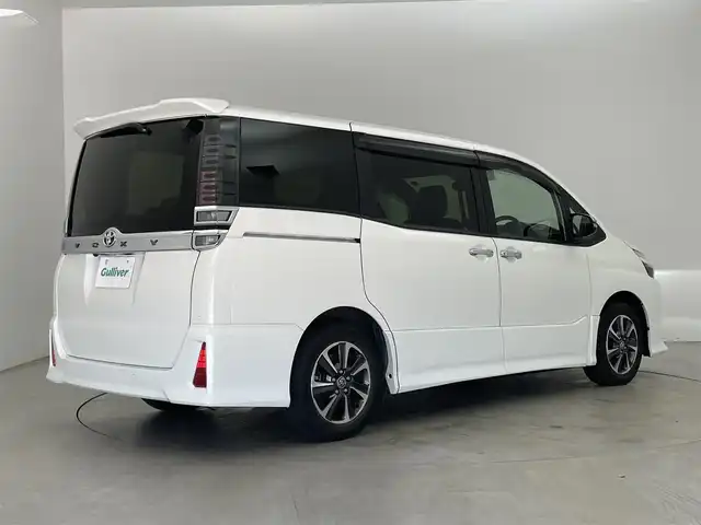 トヨタ ヴォクシー ZS 煌Ⅲ 埼玉県 2021(令3)年 3.4万km ホワイトパールクリスタルシャイン アルパイン１１インチナビ　バックカメラ　両側パワースライドドア　ハーフレザーシート　セーフティセンス　クルーズコントロール　ＥＴＣ　ＬＥＤヘッドライト　コーナーセンサー　オートライト　スマートキー