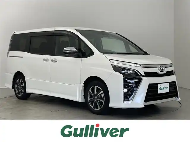 トヨタ ヴォクシー ZS 煌Ⅲ 埼玉県 2021(令3)年 3.4万km ホワイトパールクリスタルシャイン アルパイン１１インチナビ　バックカメラ　両側パワースライドドア　ハーフレザーシート　セーフティセンス　クルーズコントロール　ＥＴＣ　ＬＥＤヘッドライト　コーナーセンサー　オートライト　スマートキー