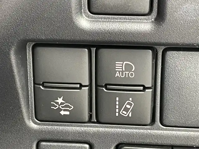 トヨタ ヴォクシー ZS 煌Ⅲ 埼玉県 2021(令3)年 3.4万km ホワイトパールクリスタルシャイン アルパイン１１インチナビ　バックカメラ　両側パワースライドドア　ハーフレザーシート　セーフティセンス　クルーズコントロール　ＥＴＣ　ＬＥＤヘッドライト　コーナーセンサー　オートライト　スマートキー