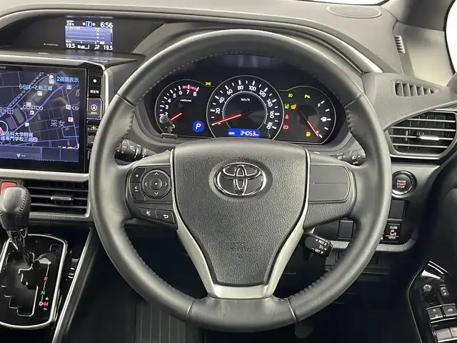 トヨタ ヴォクシー ZS 煌Ⅲ 埼玉県 2021(令3)年 3.4万km ホワイトパールクリスタルシャイン アルパイン１１インチナビ　バックカメラ　両側パワースライドドア　ハーフレザーシート　セーフティセンス　クルーズコントロール　ＥＴＣ　ＬＥＤヘッドライト　コーナーセンサー　オートライト　スマートキー