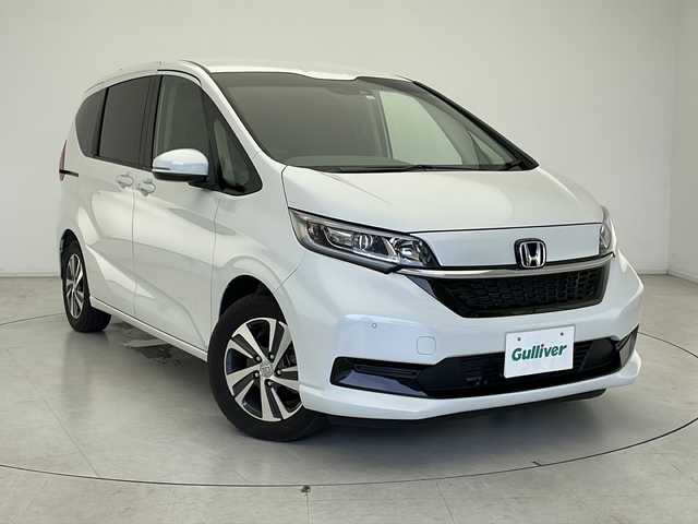 ホンダ フリード ハイブリット G 千葉県 2023(令5)年 3.1万km プラチナホワイトパール ホンダセンシング/レーダークルーズコントロール/コーナーセンサー/純正9インチインターナビ/バックカメラ/フルセグTV/BT/CD/DVD/純正ドライブレコーダー(DRH-224SD)/純正15インチAW/両側パワースライドドア/3列シート/6人乗り/ハーフレザーシート/シートヒーター/LEDヘッドライト/オートライト/ETC/プッシュスタート/電動格納ミラー/フロアマット/ドアバイザー/ISOFIX