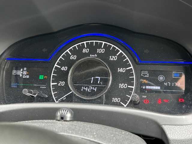 日産 ノート e－パワー X 宮城県 2018(平30)年 4.8万km ブリリアントホワイトパール 純正SDナビ/フルセグTV/Bluetooth接続可能/ドライブレコーダー/インテリジェントエマージェンシーブレーキ/クリアランスソナー/インテリジェントルームミラー/VDC（ビークルダイナミクスコントロール）/LDW（車線逸脱警報）/ETC/LEDライト/オートライト/純正フロアマット/フルフラットシート