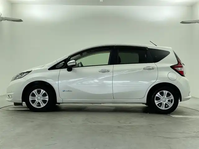 日産 ノート e－パワー X 福井県 2018(平30)年 4.8万km ブリリアントホワイトパール 純正SDナビ/【AM/FM/CD/Bluetooth/フルセグTV】/アラウンドビューモニター/ETC/ドライブレコーダー/インテリジェントエマージェンシーブレーキ/クリアランスソナー/インテリジェントルームミラー/VDC（ビークルダイナミクスコントロール）/LDW（車線逸脱警報）/LEDライト/オートライト/純正フロアマット/フルフラットシート